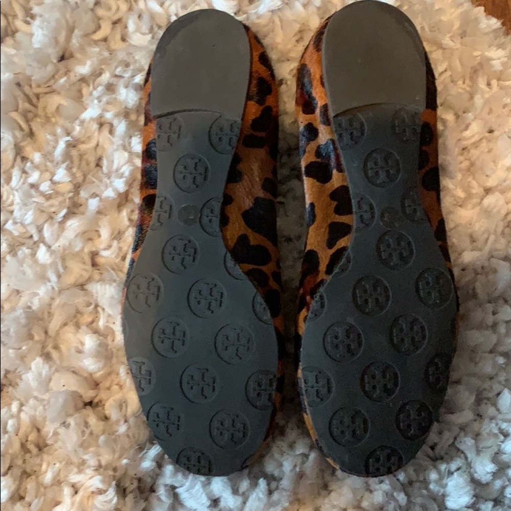 Tory Burch Reva Leopard Haircalf - Picture 6 of 8